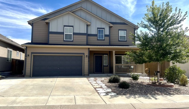 Beautiful Stylish Craftsman 5 Bedroom home