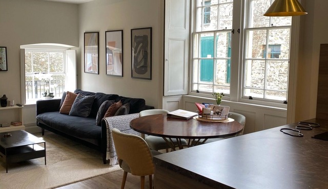 Beautiful, stylish ground floor Georgian apartment