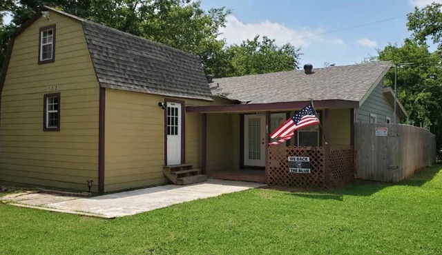 Beautiful Suburban Beam House at Roanoke Texas