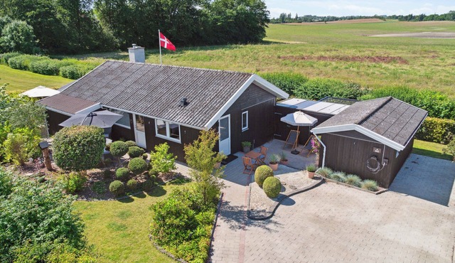 Beautiful summer house for 8 people and 2 dogs
