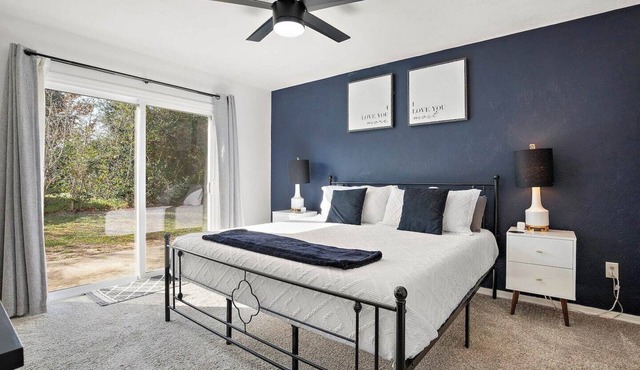 Beautiful Summer Home, exceptionally clean, great outdoor space with fire pit!