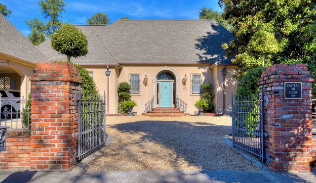 Beautiful Summerville home located 5 minutes from the Augusta National