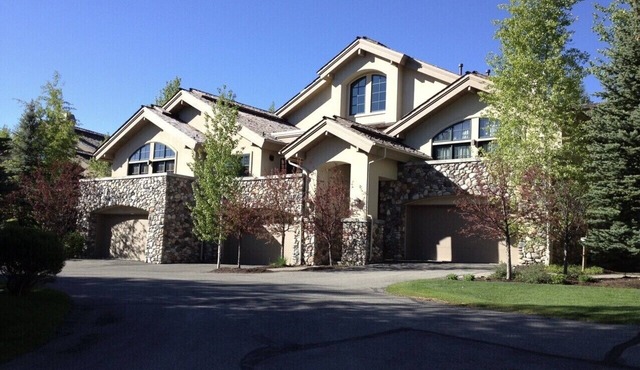 Beautiful Sun Valley - Elkhorn Townhome. 3 Bedroom, 3.5 Baths, Private Hot Tub.