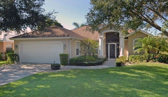 Beautiful Sundrenched Villa with Private Pool & Lake Views