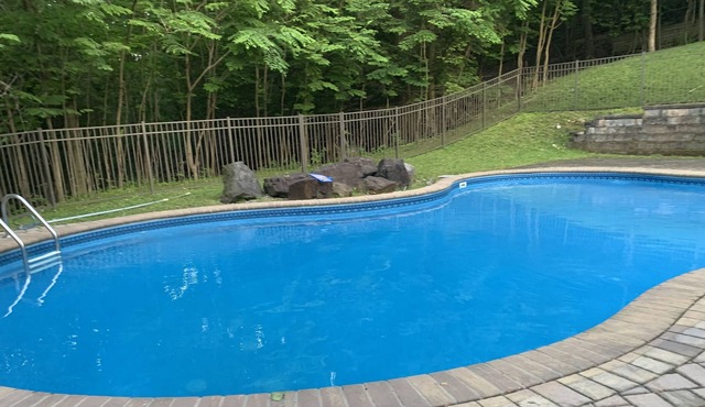 Beautiful Sunny 2 bed Studio with Garden and Pool access, near Montclair NJ.