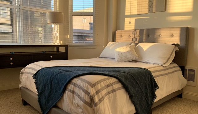 Beautiful & Sunny 2 Bedroom Apartment - w/Private Parking, Roof Deck, Laundry!