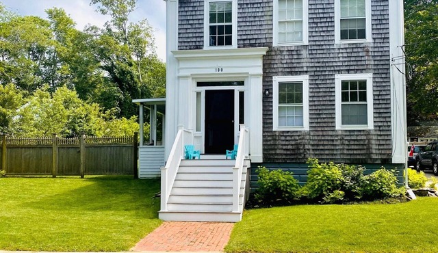 Beautiful, sunny historic home, walk from VH ferry!