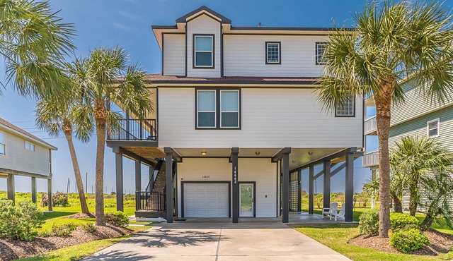 Beautiful, Sunny Home with Ocean Views, High-Speed WiFi, Central AC