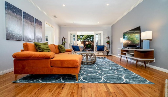Beautiful Sunny LA Oasis - 4BR,2BT Whole House - Private Pool and Large Backyard!