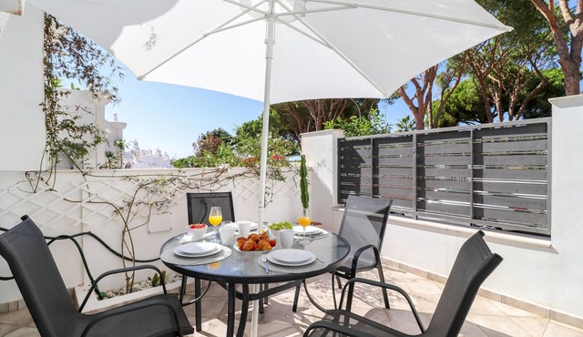 Beautiful sunny townhouse - great resort facilities