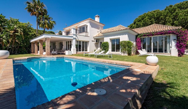 Beautiful sunny villa with pool and sea views Marbella (ELVIRIA)