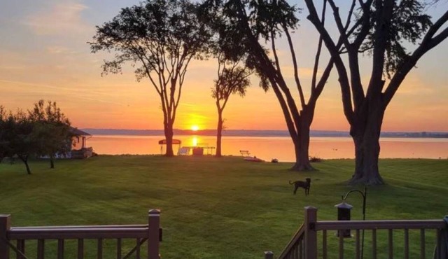 Beautiful Sunrises and Lakefront Views!