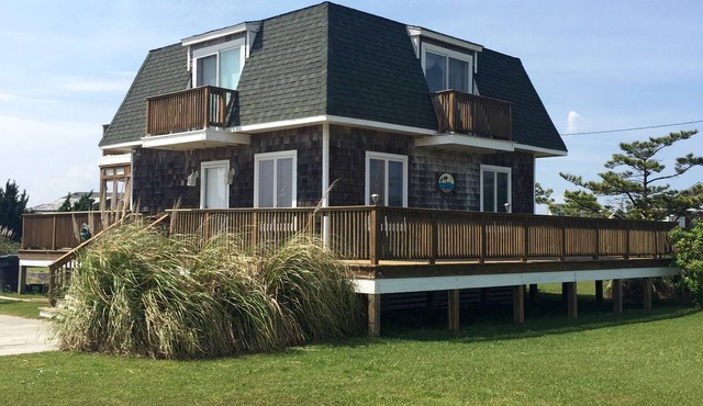 Beautiful Sunsets, Short walk to the Beach, Pet Friendly!