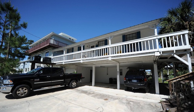 Beautiful Sunsets-Upstairs Unit.Enjoy The Natural Beauty Of Old Florida