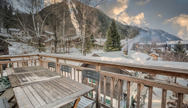 Beautiful top floor renovation, at the foot of Brevent hill.