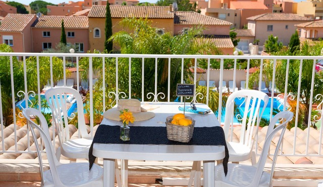 Beautiful T2 Mezzanine 6 p. 250m from the BEACH with HEATED POOL & TENNIS (203)