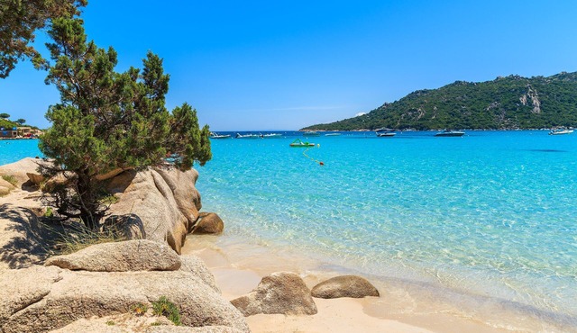 Beautiful T2 Mezzanine 6 p. 250m from the BEACH with HEATED POOL & TENNIS (205)