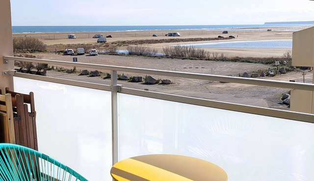 Beautiful T2 apartment with AC, pool and parking 250m from the beach