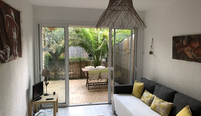 * Beautiful T2, garden of 70 m2, quiet, sunny, 50 meters from the beach