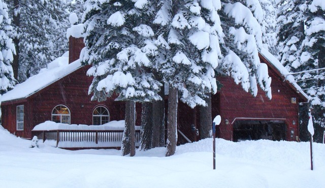 Beautiful Tahoe Donner 4 bedroom PERFECT FAMILY rental home. Near All ski areas!