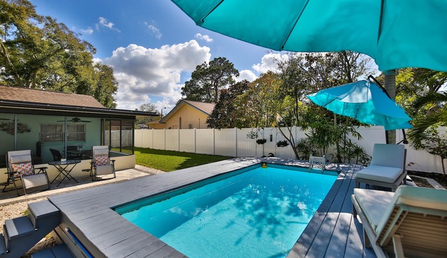 Beautiful Tampa Bay Pool Home Near Gulf Beaches