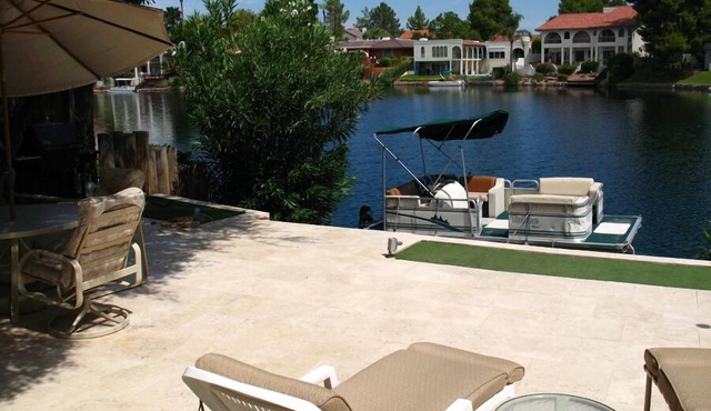 Beautiful Tempe Waterfront Villa With Many Extras