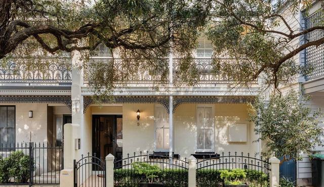 Beautiful Terrace Home with Courtyard