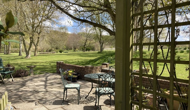 Beautiful thatched barn . Rural and peaceful , glorious grounds.