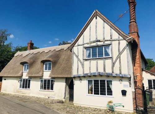 Beautiful thatched Dynes Cottage Finchingfield sleeps 10