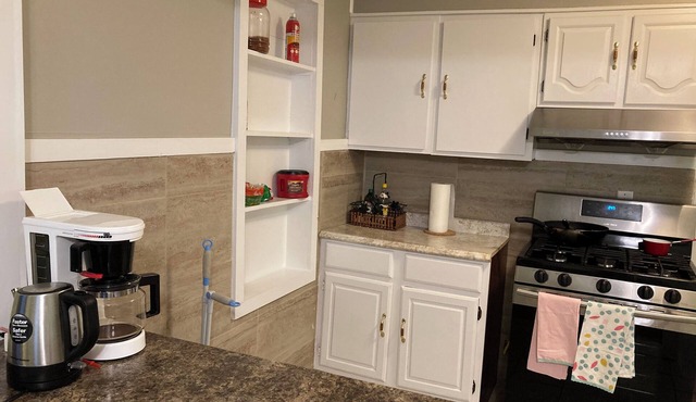 Beautiful three bedroom with AC and WiFi in Springfield
