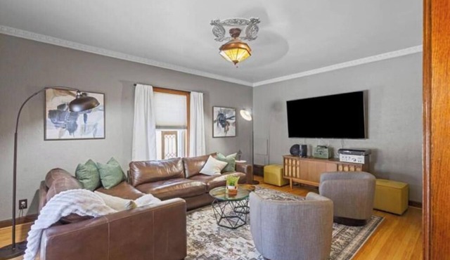 Beautiful three bedroom property located in a quiet neighborhood!