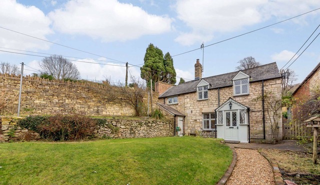 Beautiful three bedroom family friendly Costwold holiday cottage - Rose Tree Cottage, Stroud