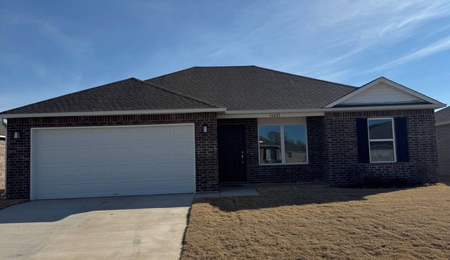 Beautiful three bedroom two bathroom in Bixby sleeps 10