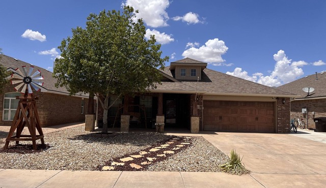 Beautiful three bedroom home with a gym and huge TV’s! Pet and smoke free home!
