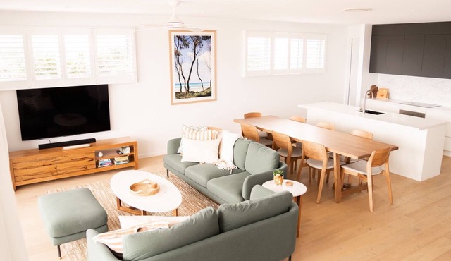 Beautiful Three-Story Villa footsteps to the Beach