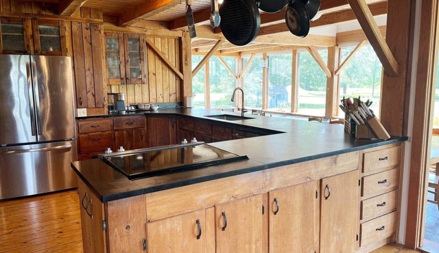 Beautiful timber frame just minutes to Middlebury!