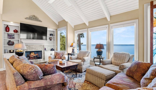 Beautiful Toledo Bend Villa