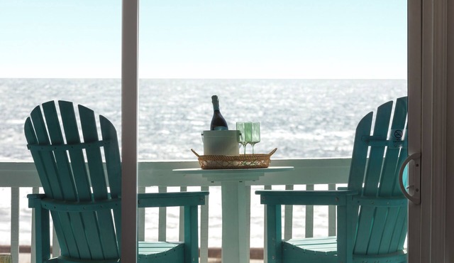 Beautiful Top Floor Oceanfront Condo, Breathtaking views from oceanfront balcony