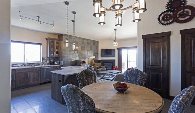 Beautiful Top Floor Park City Condo