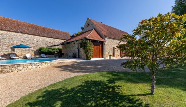 Beautiful totally restored holiday house with private pool