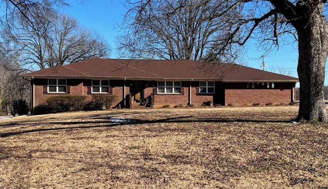 Beautiful Town and Country Farm - Close to Oxford & Sardis/Enid Lakes
