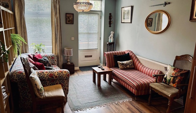 Beautiful town centre apartment with river terrace