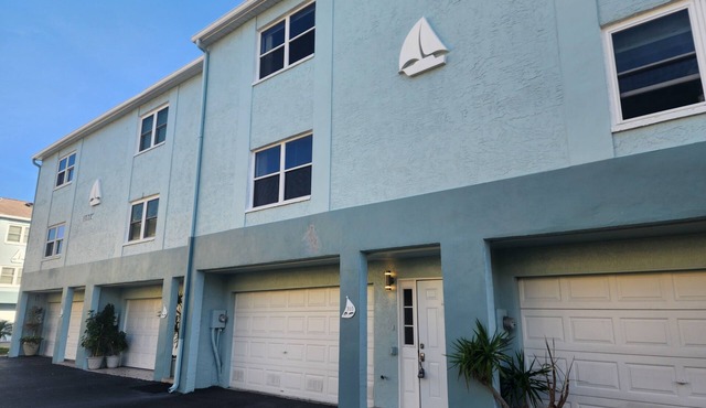 Beautiful, town-home in the heart of Tierra Verde Island! Available yearly!