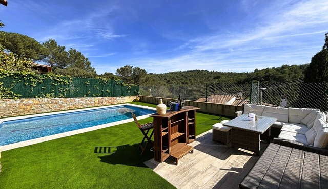 Beautiful town with private pool. BirdsongBegur