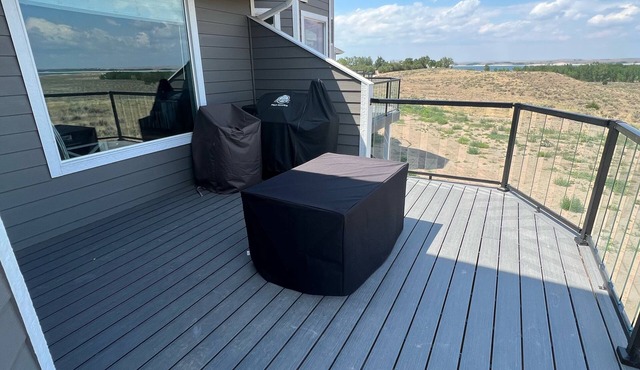 Beautiful townhome in gated community at Lake McConaughy!