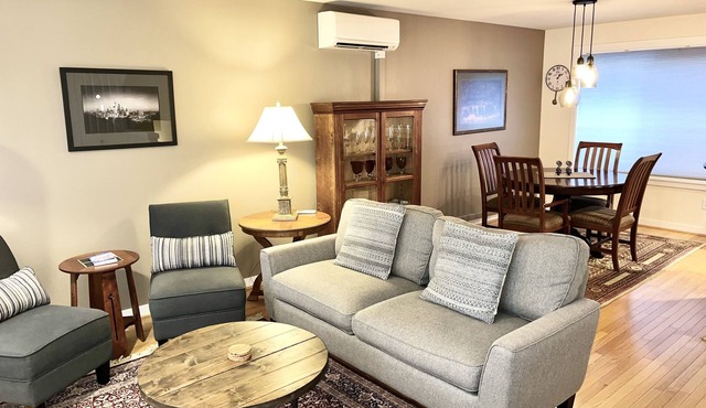 Beautiful Townhome near UW and Seattle Children's