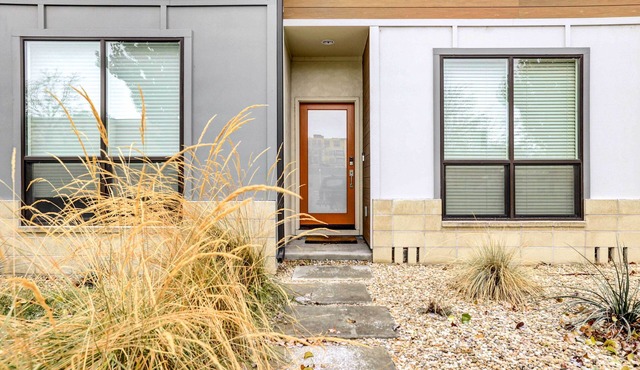 Beautiful Townhome - Steps to Downtown Boise!