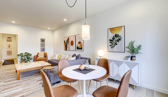 Beautiful Townhome - Steps to Downtown Boise!