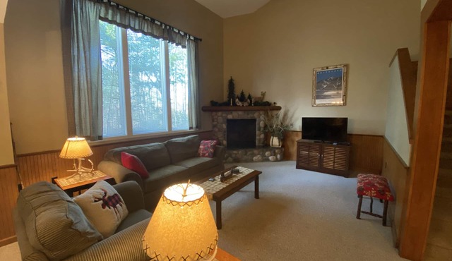 Beautiful Townhome 5 min walk to Lake Placid Village #200471
