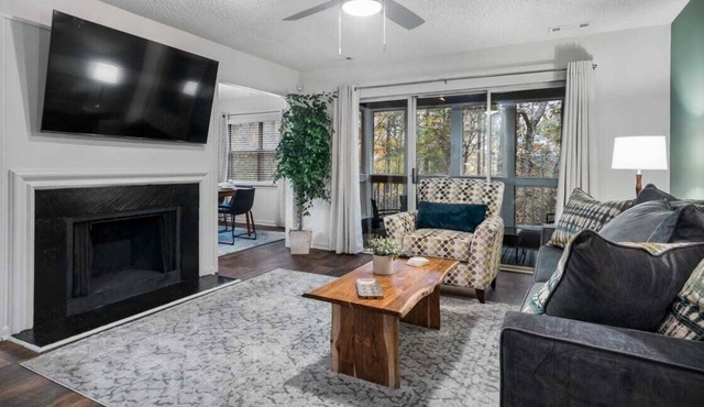 Beautiful Townhome with Porch and near Golf|Shops